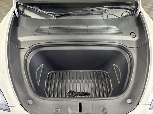 Used 2023 Tesla Model Y Long Range image 28