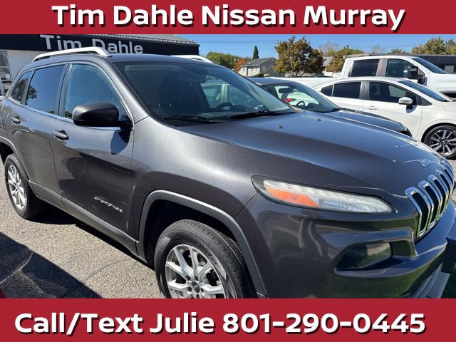 Used 2016 Jeep Cherokee Latitude AWD/4WD image 4
