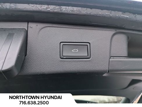 Used 2024 Volkswagen Atlas SE image 33