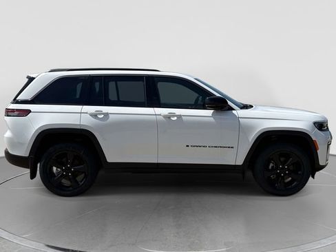 New 2026 Jeep Grand Cherokee Limited w/ Limited Altitude Package AWD/4WD image 2