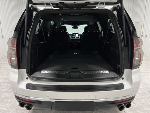 Used 2023 Chevrolet Suburban Premier image 26