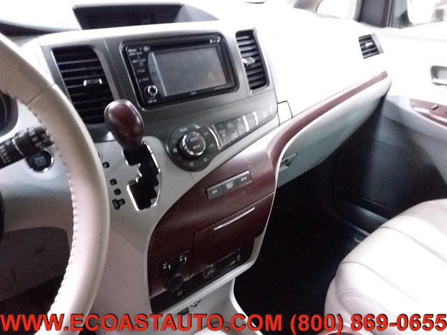 Used 2014 Toyota Sienna XLE w/ Entertainment Package FWD image 12
