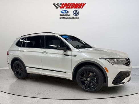 Certified 2023 Volkswagen Tiguan SE R-Line AWD/4WD image 3