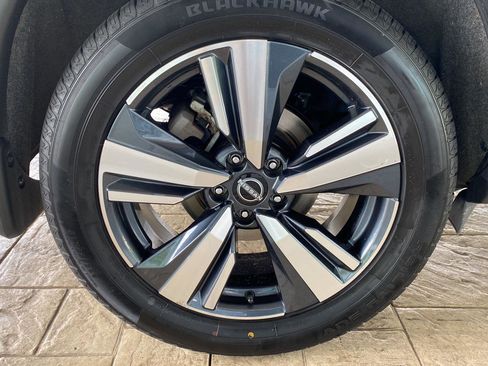 Certified 2023 Nissan Rogue Platinum w/ Platinum Premium Package AWD/4WD image 12