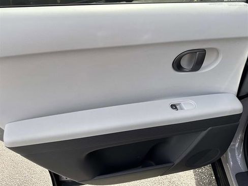 Used 2025 Hyundai Ioniq 5 SE RWD image 11