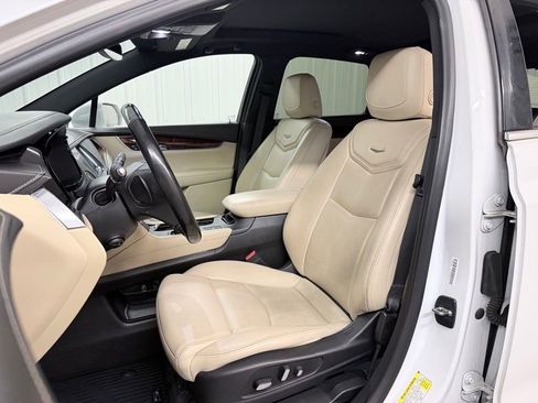 Used 2018 Cadillac XT5 Luxury w/ Driver Awareness Package image 13