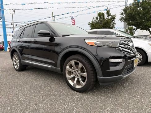 Used 2020 Ford Explorer Platinum w/ Premium Technology Package AWD/4WD image 2