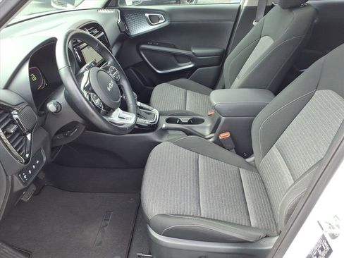 Used 2023 Kia Soul EX image 10