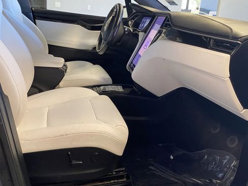 Used 2019 Tesla Model X image 7