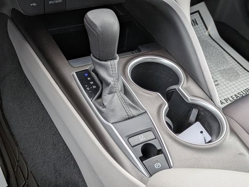 Used 2021 Toyota Camry LE w/ Carpet Mat Package (TMS) AWD/4WD image 18