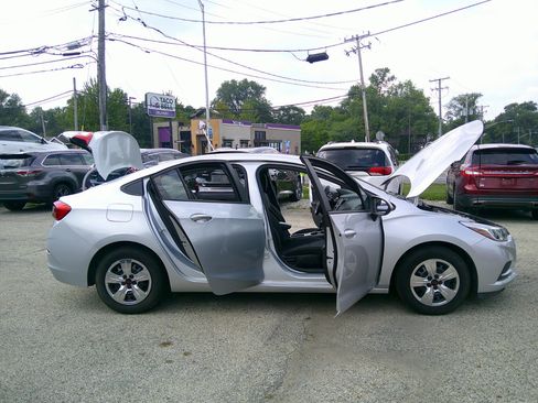 Used 2017 Chevrolet Cruze LS image 47