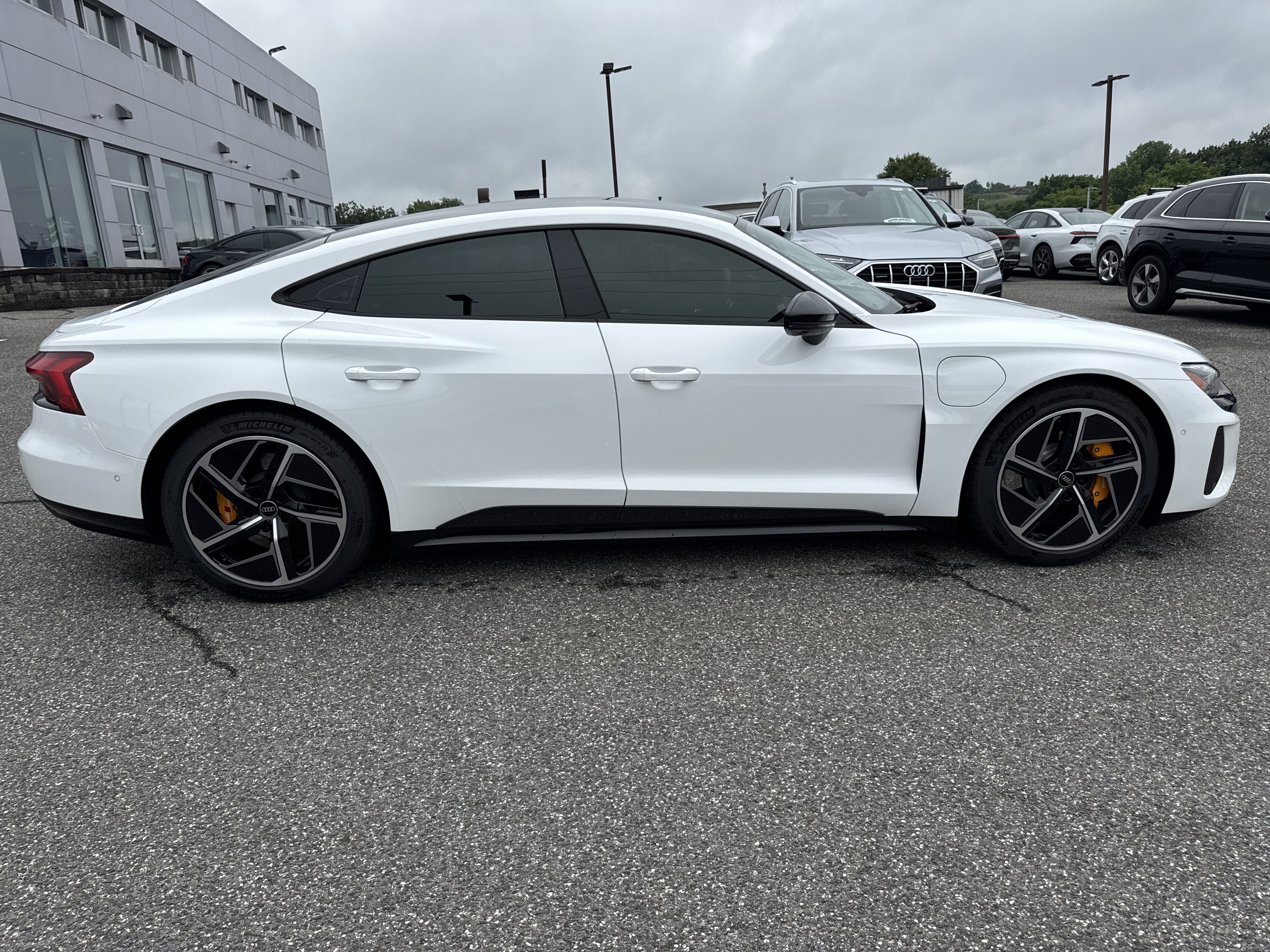 Used 2023 Audi RS e-tron GT w/ Carbon Performance Package AWD/4WD image 8