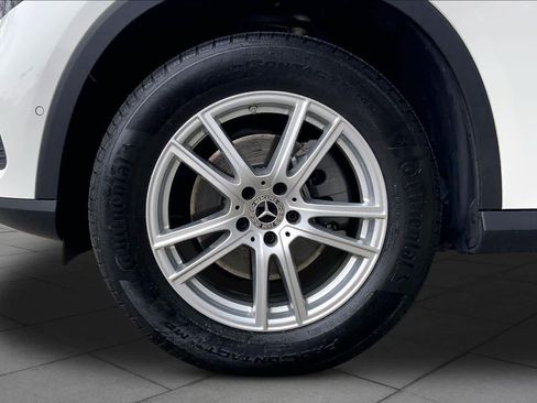 Used 2025 Mercedes-Benz GLC 300 4MATIC image 11