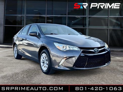 Used 2015 Toyota Camry LE image 1
