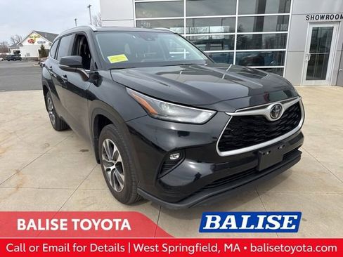 Used 2025 Toyota Highlander XLE image 1