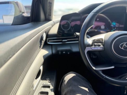 Used 2023 Hyundai Elantra Limited image 8