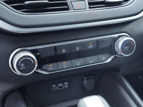 Used 2025 Nissan Altima 2.5 S FWD image 16