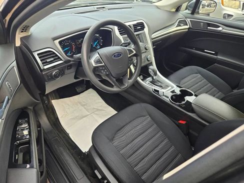 Used 2016 Ford Fusion SE image 2