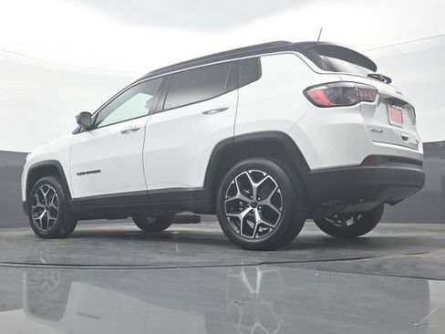 Used 2025 Jeep Compass Limited AWD/4WD image 31