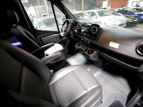 Used 2022 Mercedes-Benz Sprinter 2500 image 7