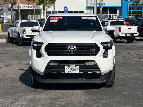 Used 2025 Toyota Tacoma SR5 AWD/4WD image 2