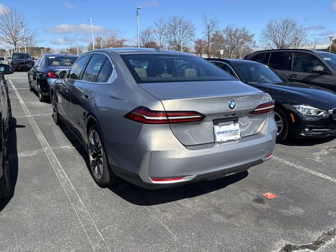 Used 2024 BMW 530i image 17