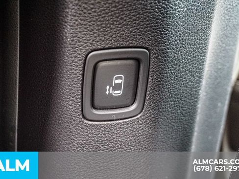 Used 2025 Kia Carnival FWD image 35