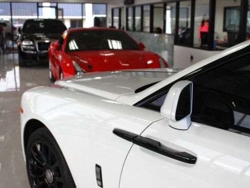 Used 2019 Rolls-Royce Dawn RWD image 5