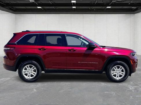 Certified 2023 Jeep Grand Cherokee Laredo w/ Luxury Tech Group I AWD/4WD image 4