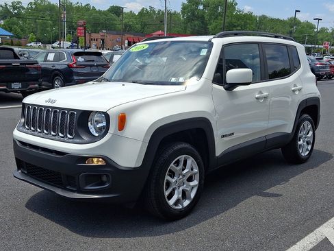 Used 2018 Jeep Renegade Latitude w/ Cold Weather Group AWD/4WD image 3