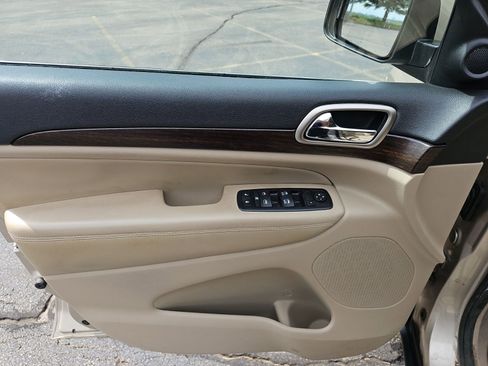 Used 2014 Jeep Grand Cherokee Laredo w/ Security & Convenience Group AWD/4WD image 20