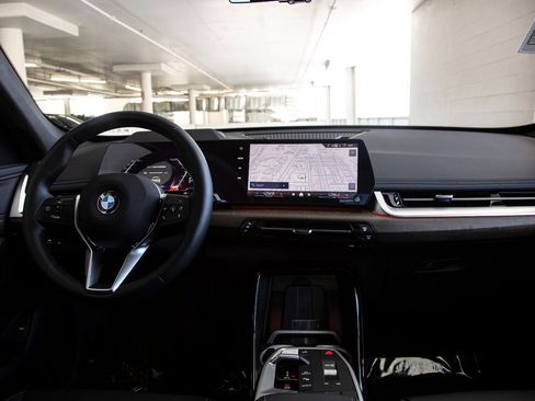 Certified 2025 BMW X1 xDrive28i w/ Technology Package image 11