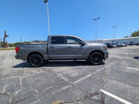 Used 2019 Nissan Titan SV w/ SV Convenience Package RWD image 3
