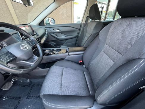 Used 2025 Nissan Rogue SV FWD image 24