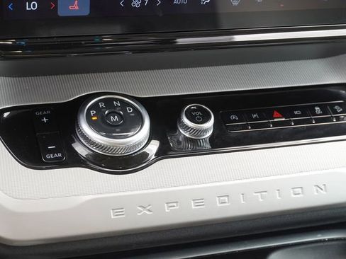Used 2025 Ford Expedition Active AWD/4WD image 27