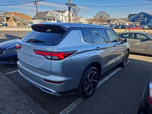 Used 2024 Mitsubishi Outlander SE image 4