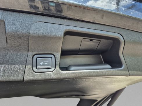 Used 2023 GMC Acadia SLT FWD image 12