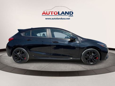 Used 2018 Chevrolet Cruze LT w/ Sun And Sound Package FWD image 3