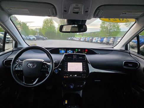 Used 2021 Toyota Prius XLE w/ Advanced Technology Package AWD/4WD image 18