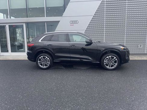 Certified 2025 Audi Q5 Premium w/ Convenience Package AWD/4WD image 2