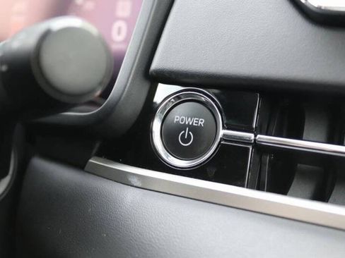 Used 2025 Mitsubishi Outlander SE image 25