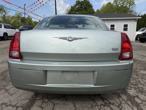 Used 2005 Chrysler 300 Touring RWD image 6