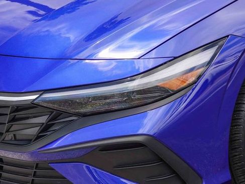 Certified 2025 Hyundai Elantra Sport FWD image 9
