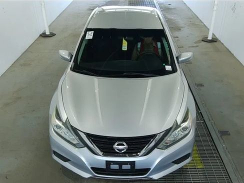 Used 2017 Nissan Altima 2.5 S w/ Power Driver Seat Package FWD image 4