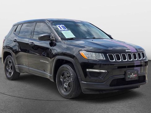Used 2019 Jeep Compass Sport w/ Tech Group FWD image 2