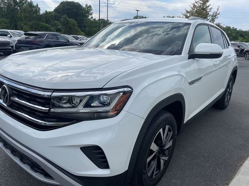 Used 2020 Volkswagen Atlas Cross Sport SE AWD/4WD image 2