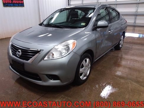 Used 2014 Nissan Versa SV image 1