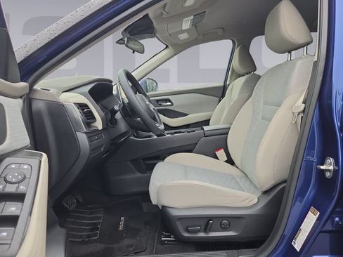 Used 2023 Nissan Rogue SV AWD/4WD image 10