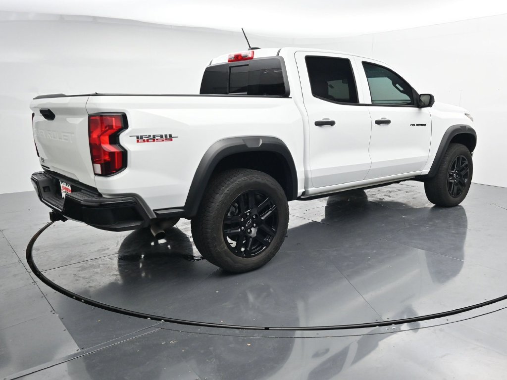 Used 2024 Chevrolet Colorado Trail Boss w/ Technology Package AWD/4WD image 8