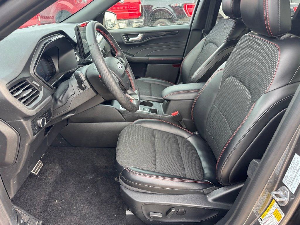 Certified 2024 Ford Escape ST-Line w/ Tech Pack #1 AWD/4WD image 8